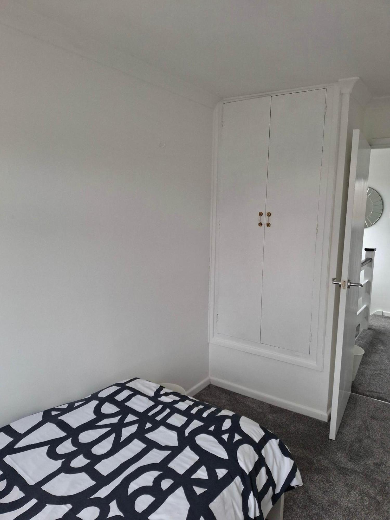 Nicely Decorated 3 Bedroom House Near Heathrow, London Staines-upon-Thames Exterior photo