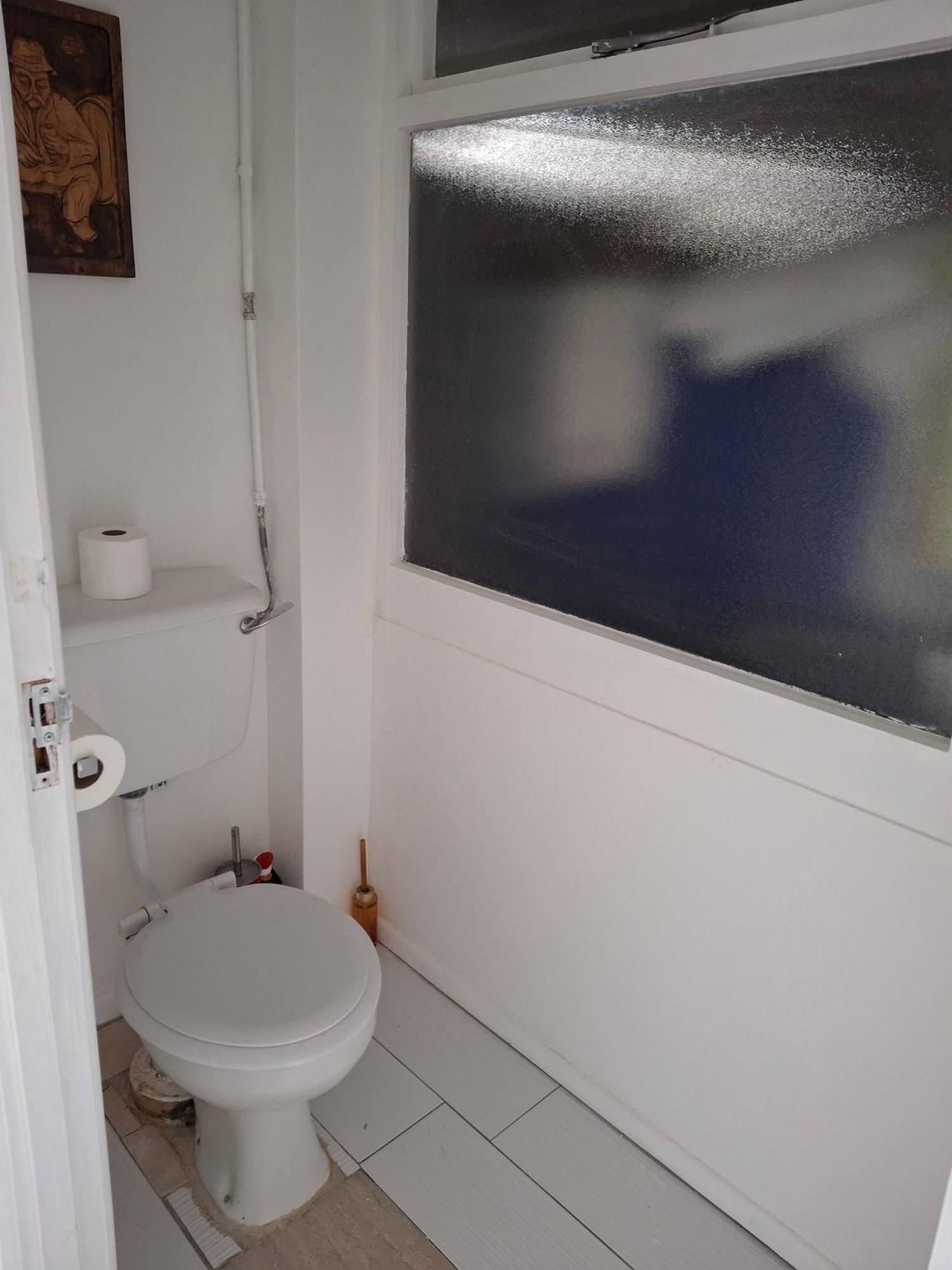 Nicely Decorated 3 Bedroom House Near Heathrow, London Staines-upon-Thames Exterior photo