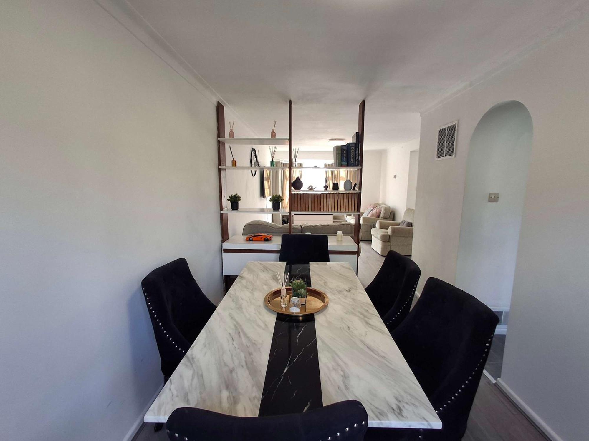 Nicely Decorated 3 Bedroom House Near Heathrow, London Staines-upon-Thames Exterior photo