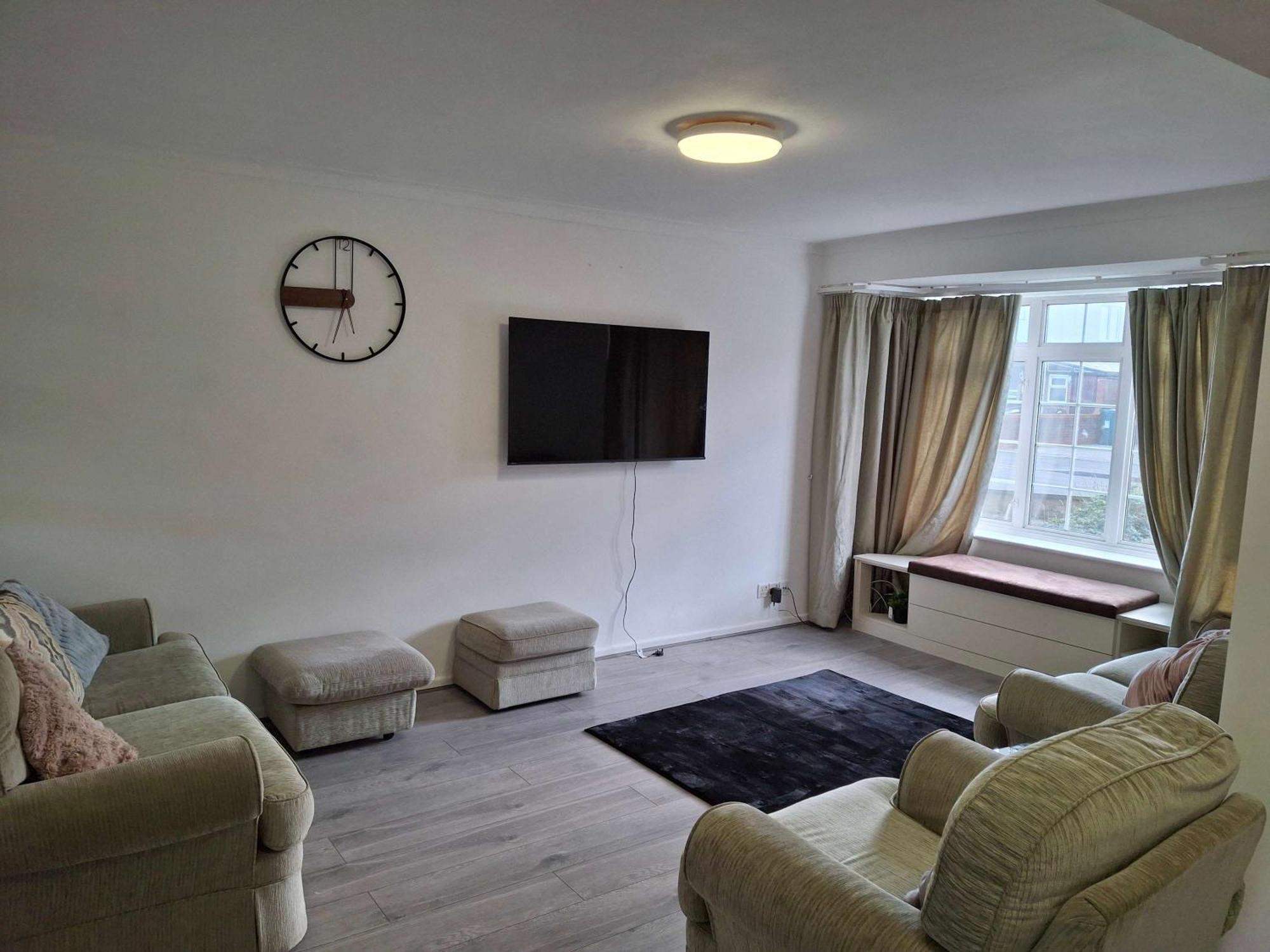 Nicely Decorated 3 Bedroom House Near Heathrow, London Staines-upon-Thames Exterior photo